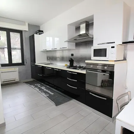 Corona's Apartment- Fronte