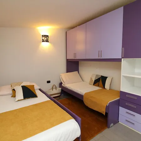 Corona's Apartment- Fronte Apartment