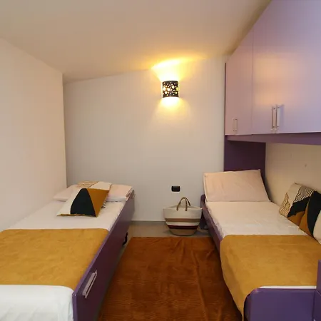 Corona's Apartment- Fronte Apartment *